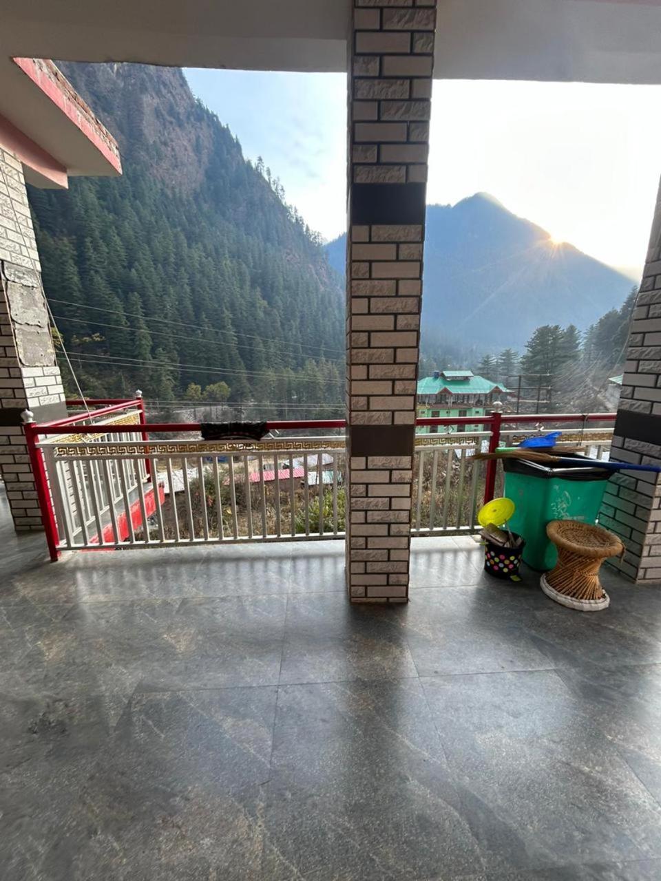 Snow View Guest House Kasol Bagian luar foto