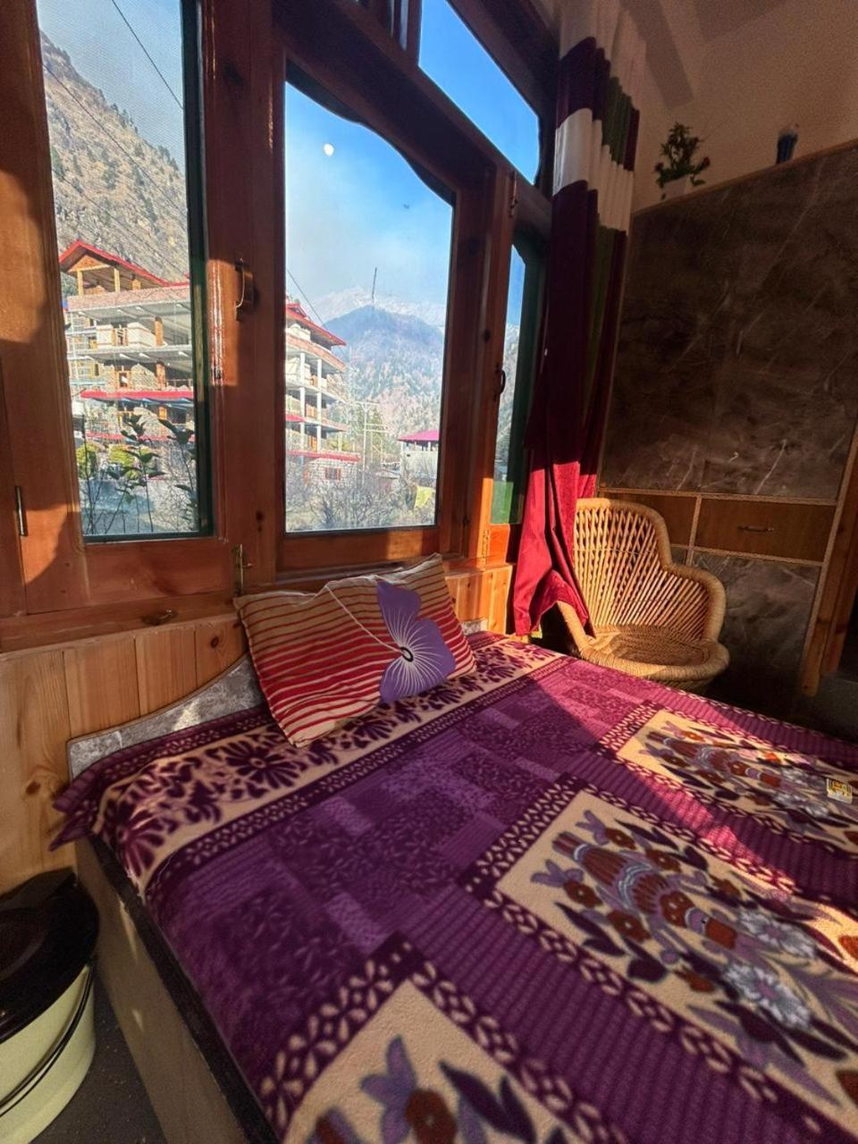 Snow View Guest House Kasol Bagian luar foto