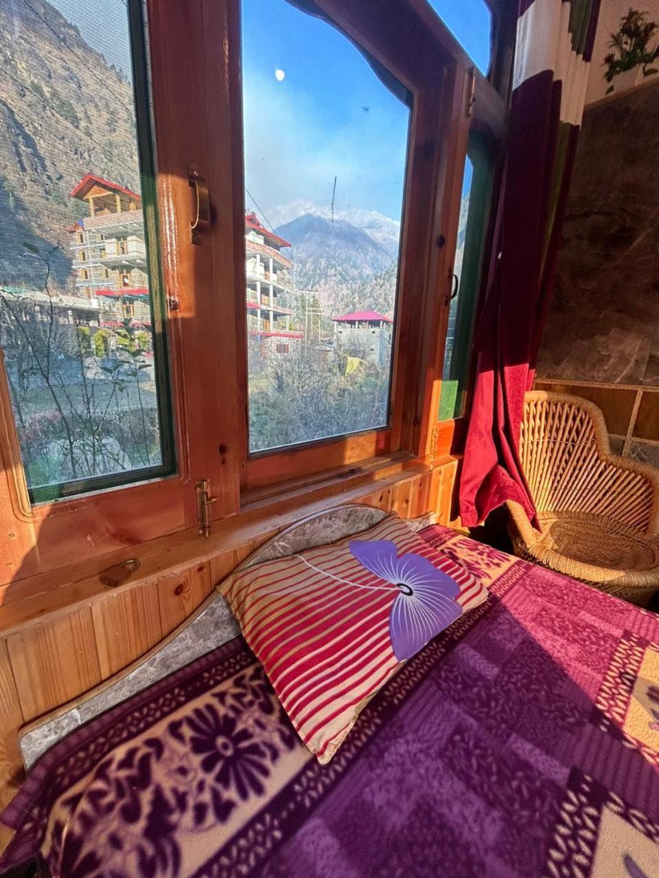 Snow View Guest House Kasol Bagian luar foto