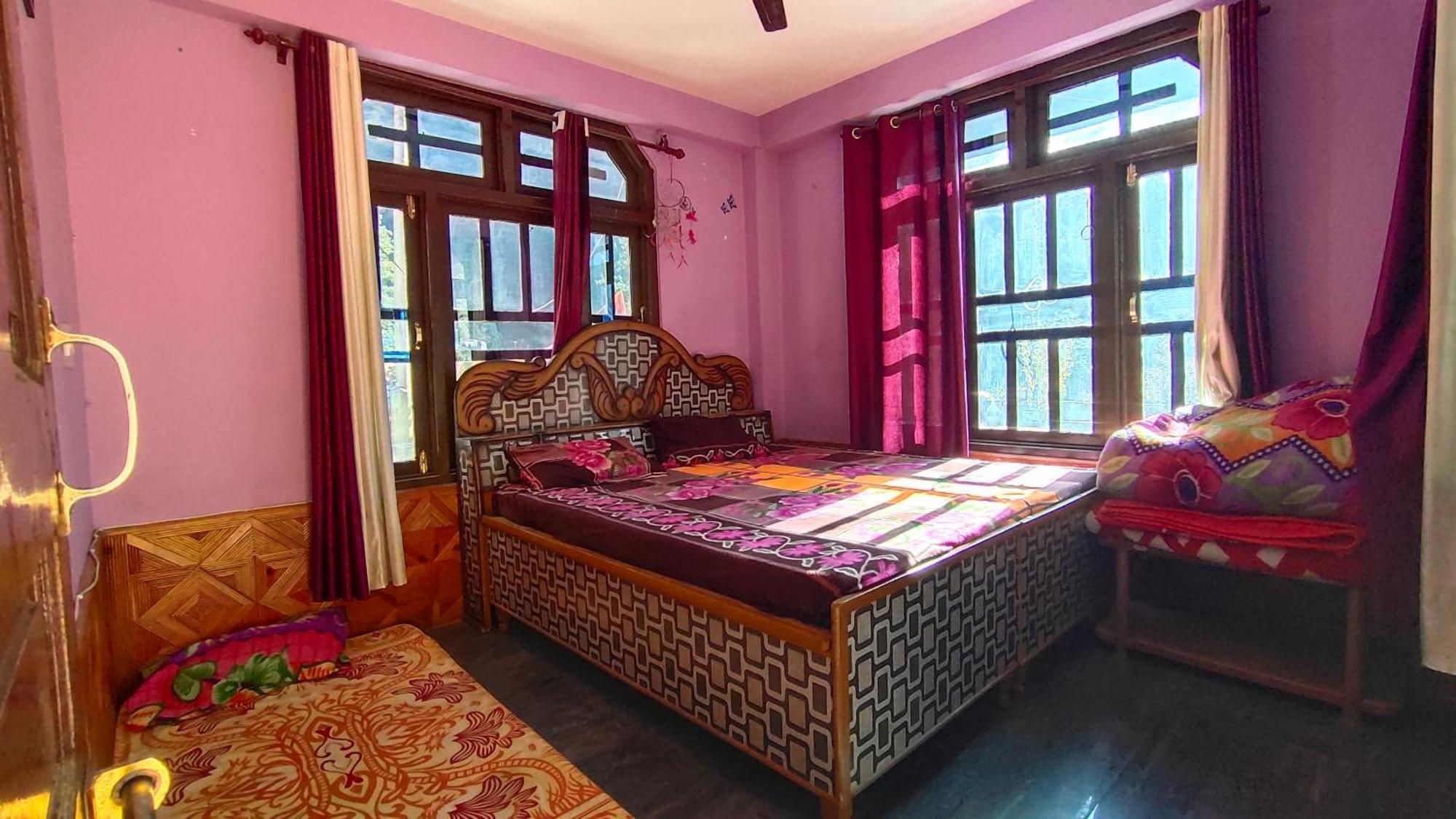 Snow View Guest House Kasol Ruang foto