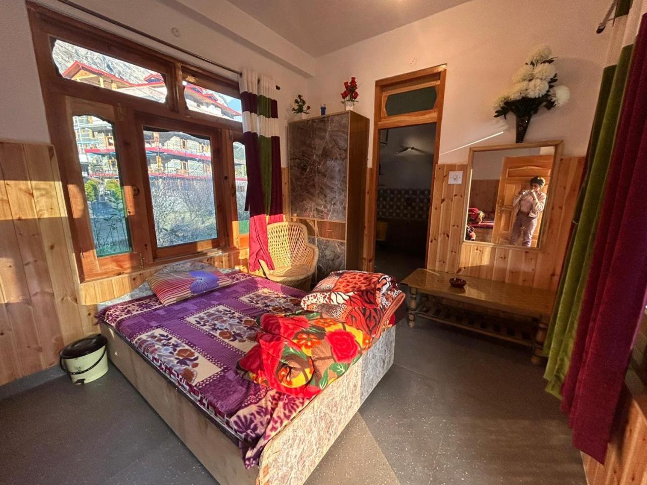 Snow View Guest House Kasol Ruang foto
